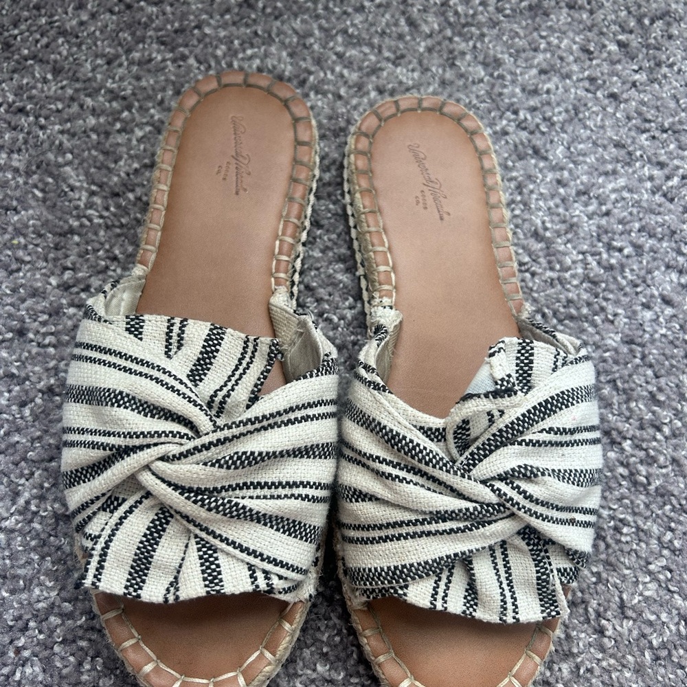 Sandals - Picture 3 of 3